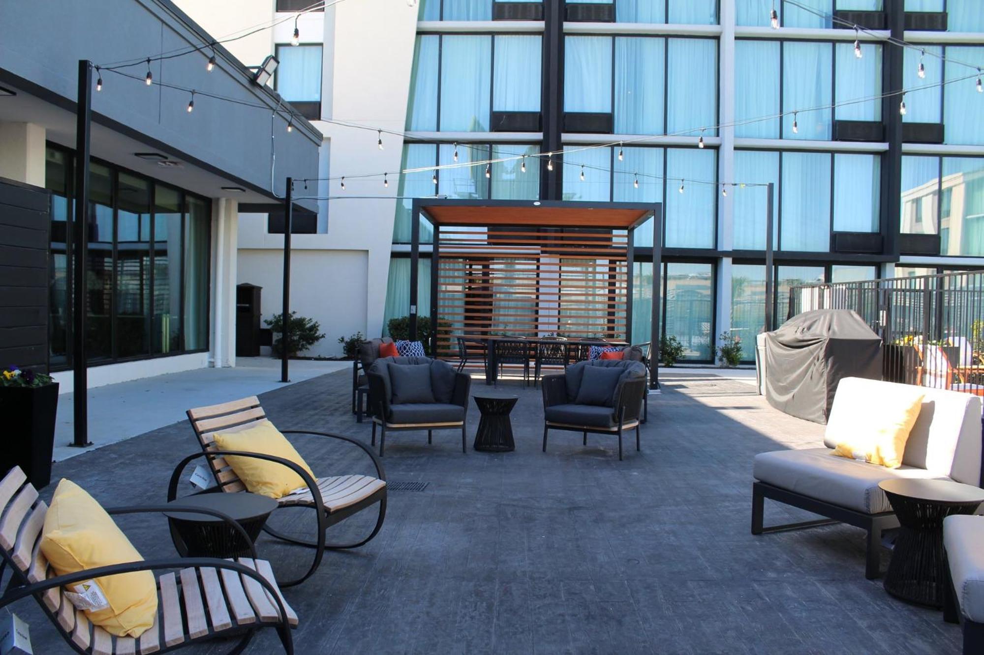 Staybridge Suites Dallas Market Ctr Love Field, An Ihg Hotel Exterior foto